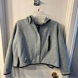 nike tech sweatshirt cropped